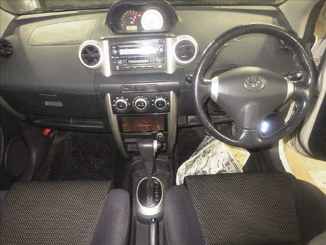 TOYOTA IST