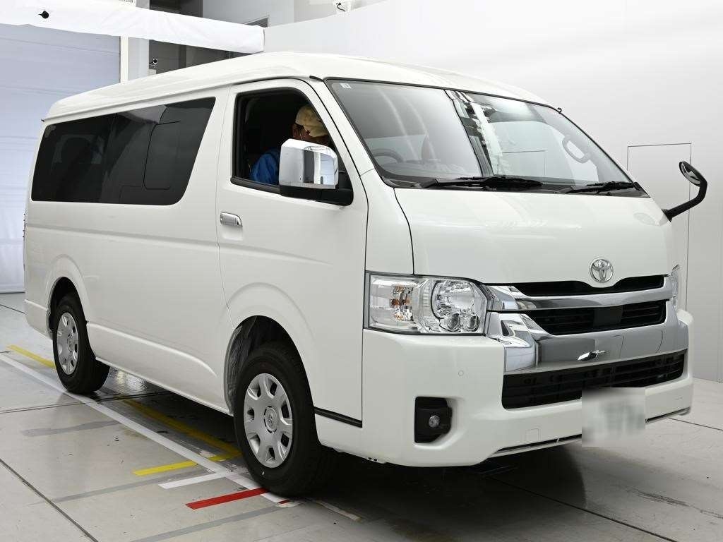 TOYOTA HIACE