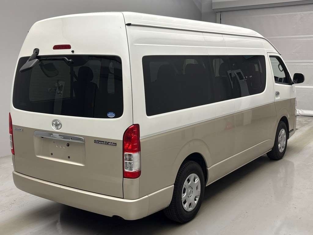 TOYOTA HIACE