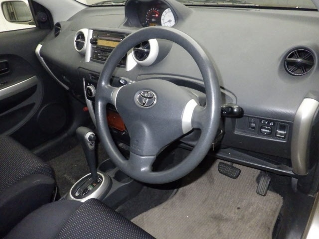TOYOTA IST