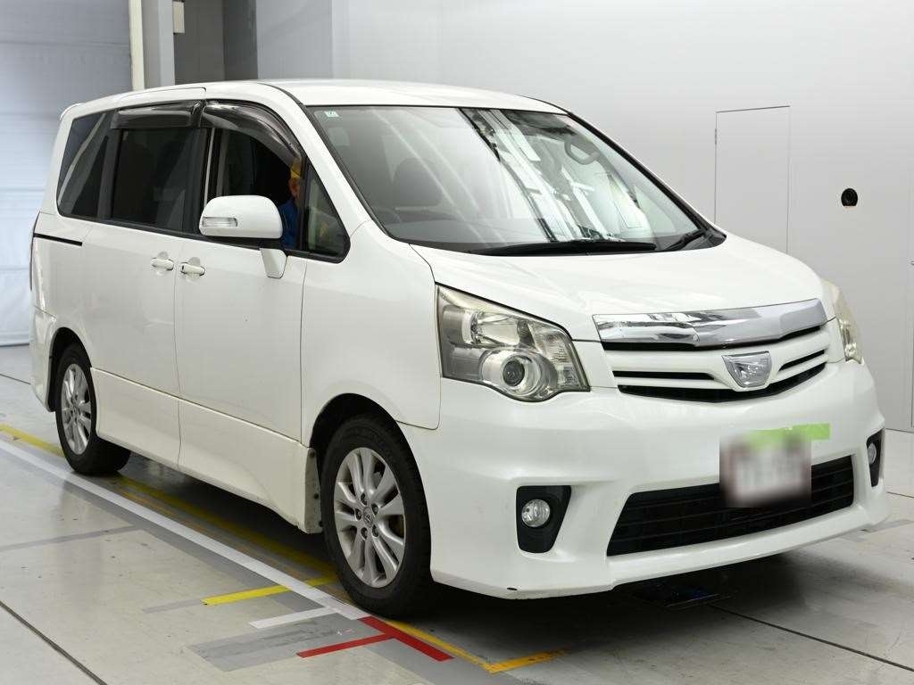 TOYOTA NOAH