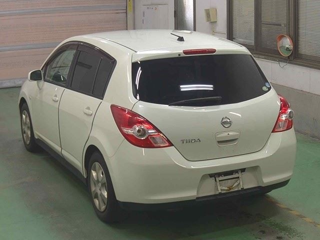 NISSAN TIIDA