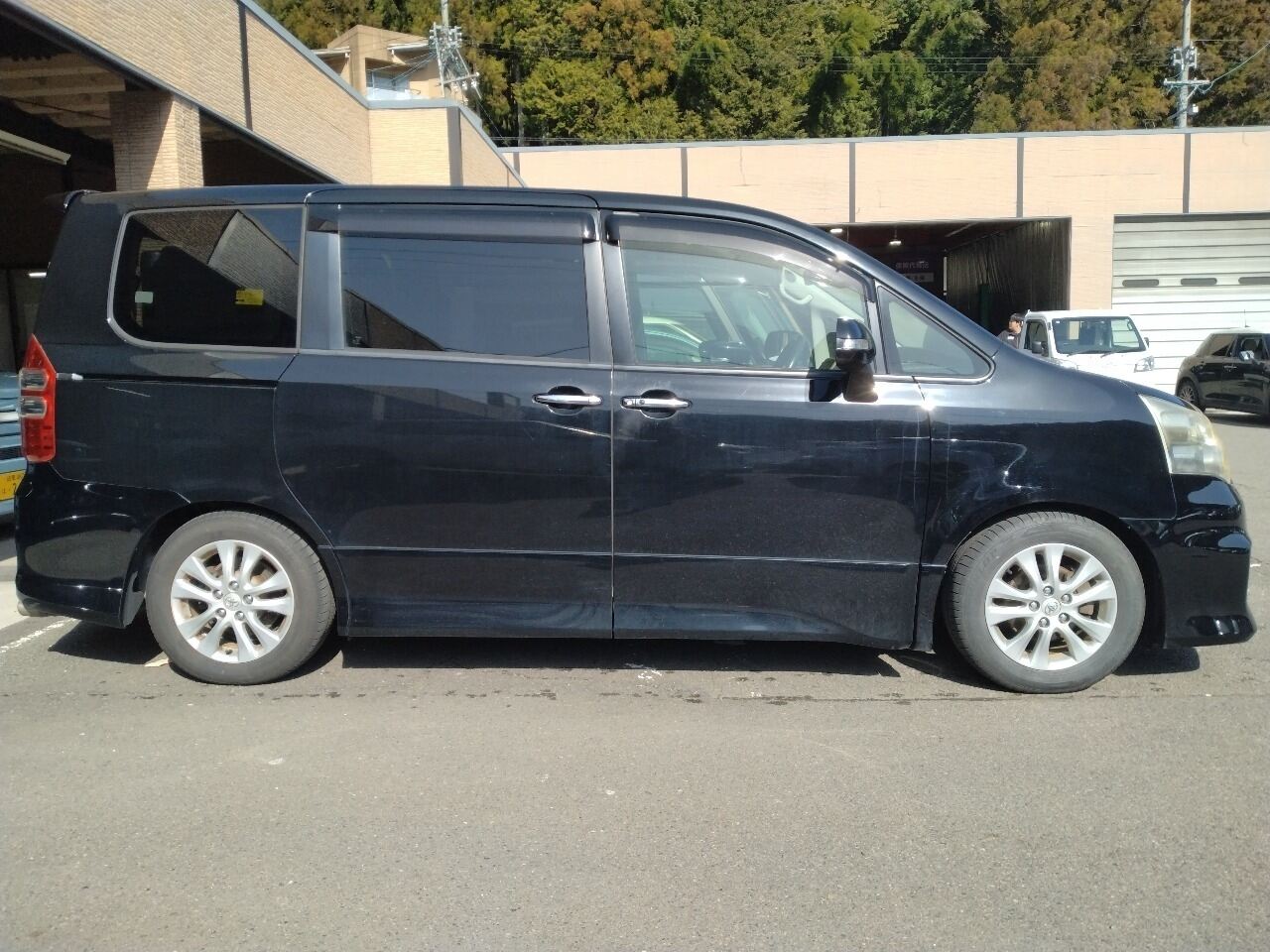 TOYOTA NOAH