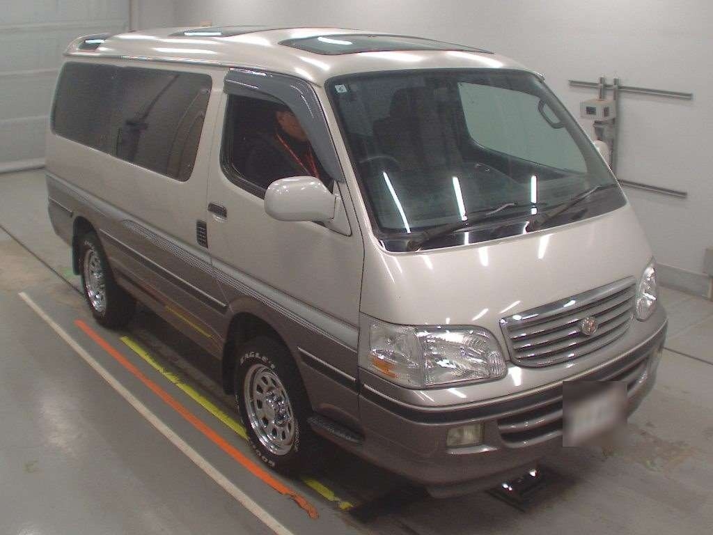 TOYOTA HIACE
