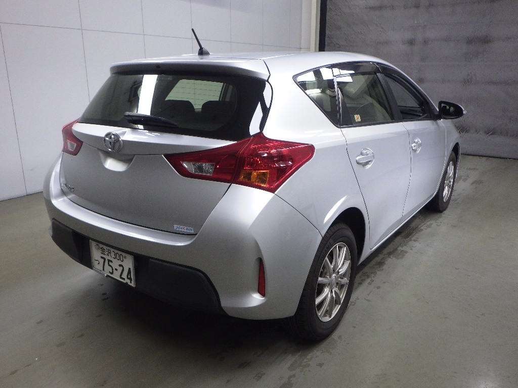 TOYOTA AURIS