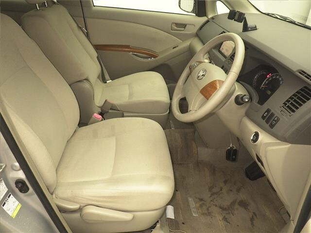 TOYOTA ISIS