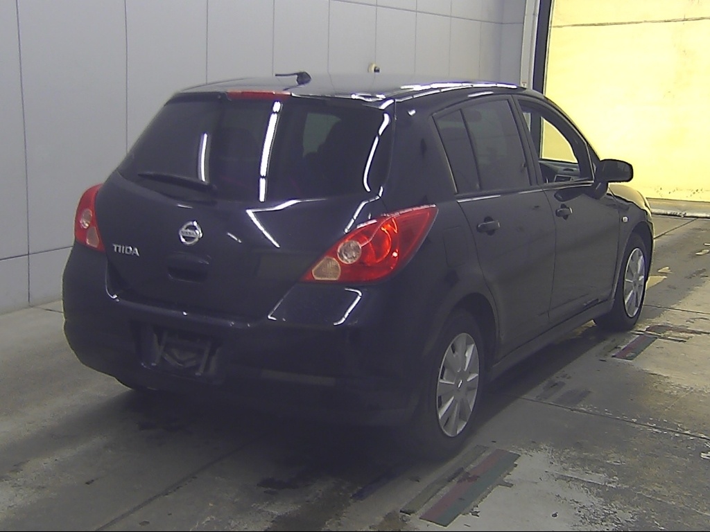 NISSAN TIIDA