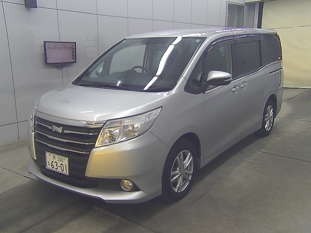 TOYOTA NOAH