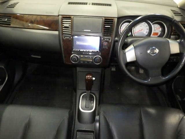 NISSAN TIIDA
