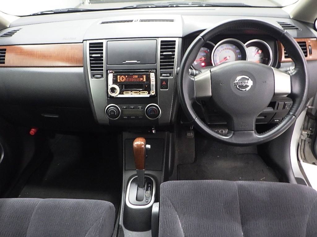 NISSAN TIIDA LATIO