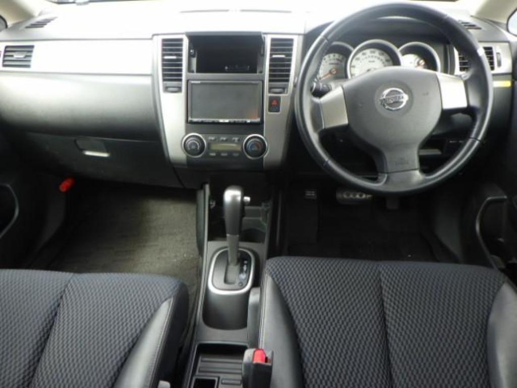 NISSAN TIIDA