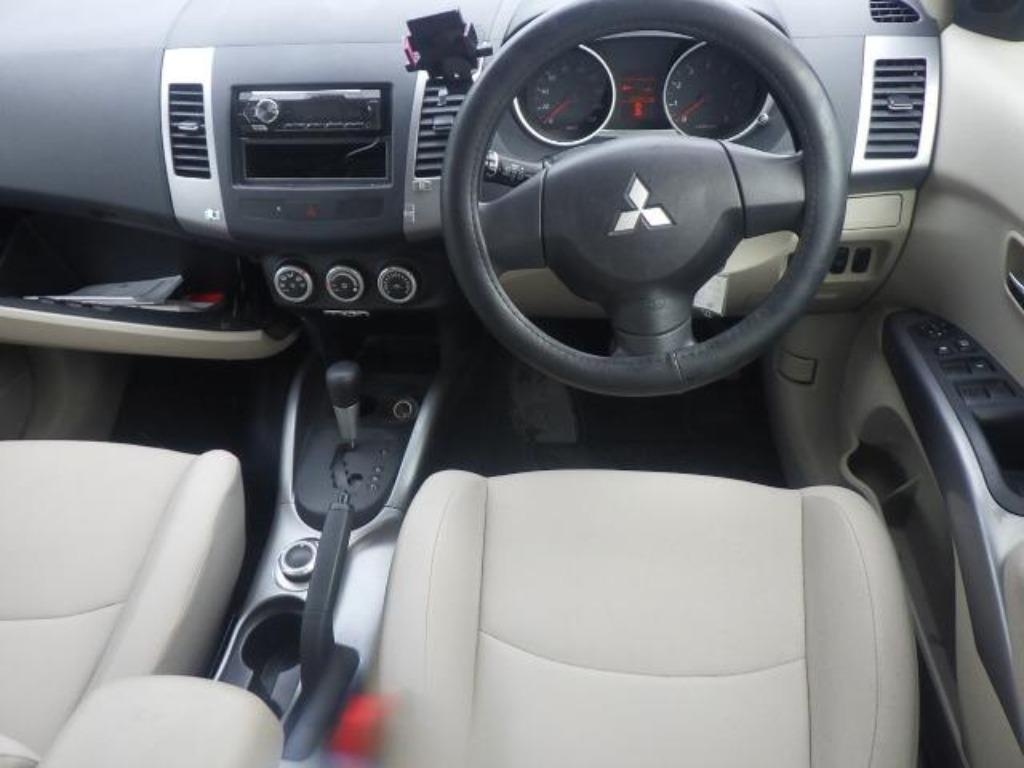 MITSUBISHI OUTLANDER