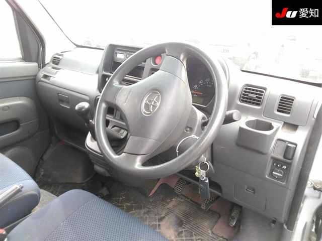 TOYOTA PIXIS VAN