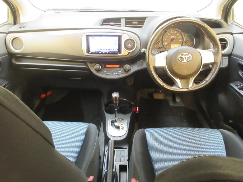 TOYOTA VITZ