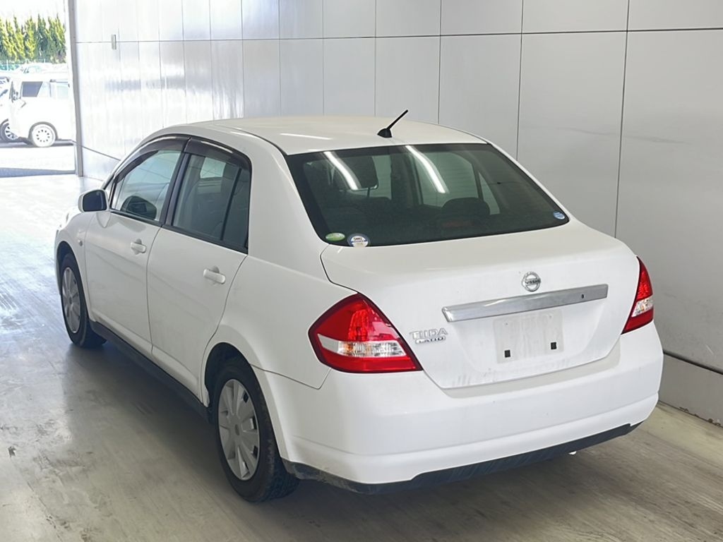 NISSAN TIIDA LATIO
