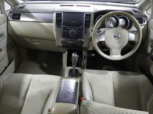 NISSAN TIIDA