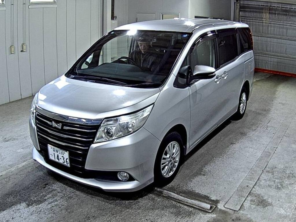 TOYOTA NOAH