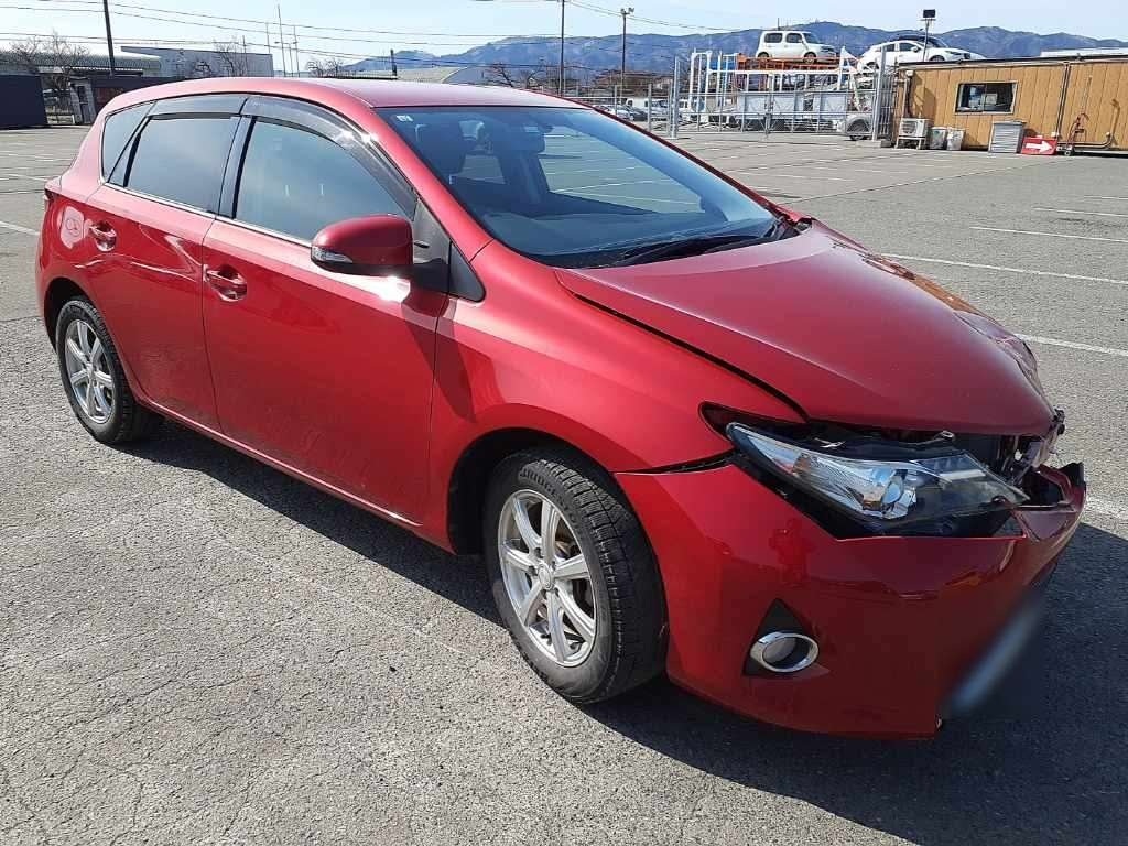 TOYOTA AURIS