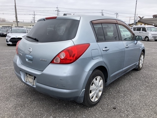 NISSAN TIIDA