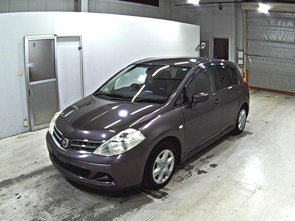 NISSAN TIIDA