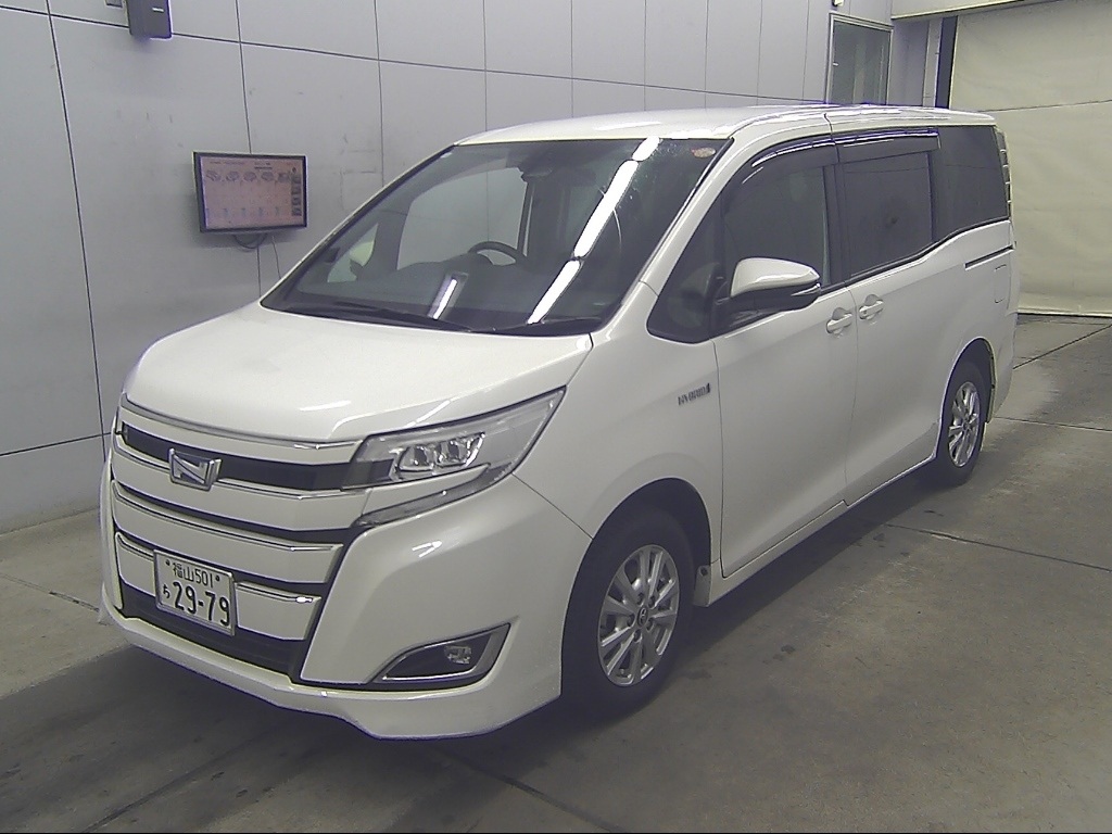 TOYOTA NOAH