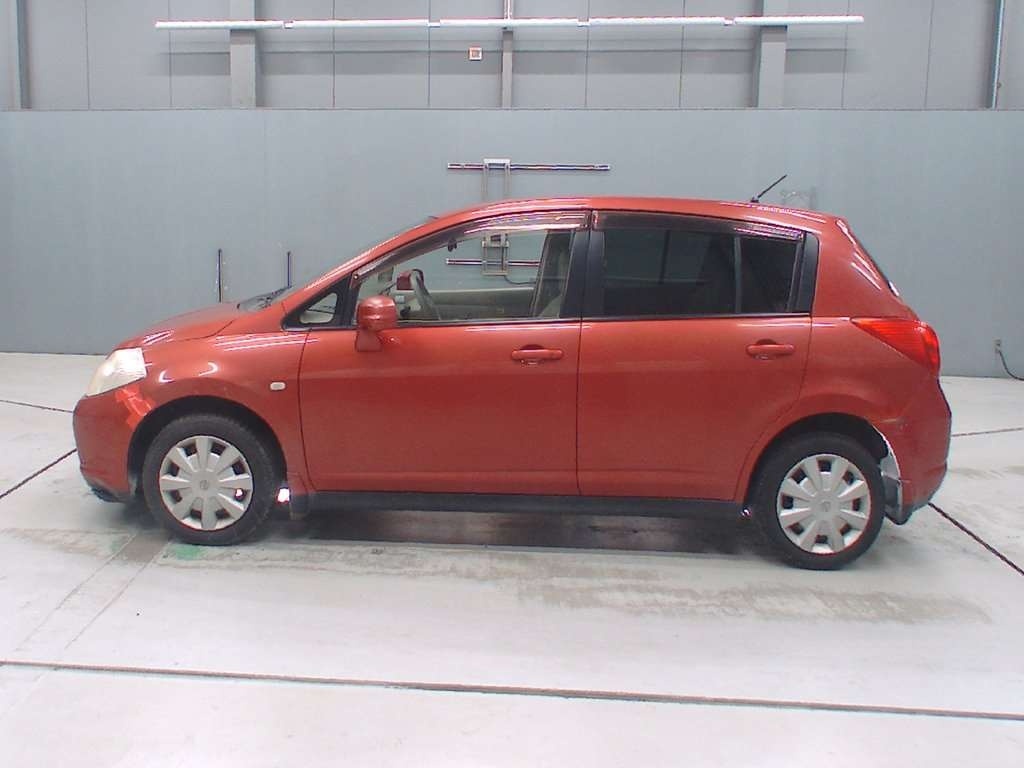 NISSAN TIIDA