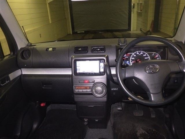 TOYOTA PIXIS SPACE
