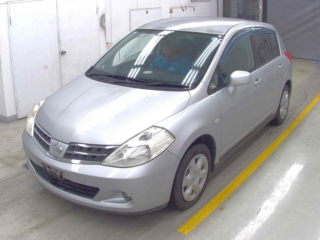 NISSAN TIIDA