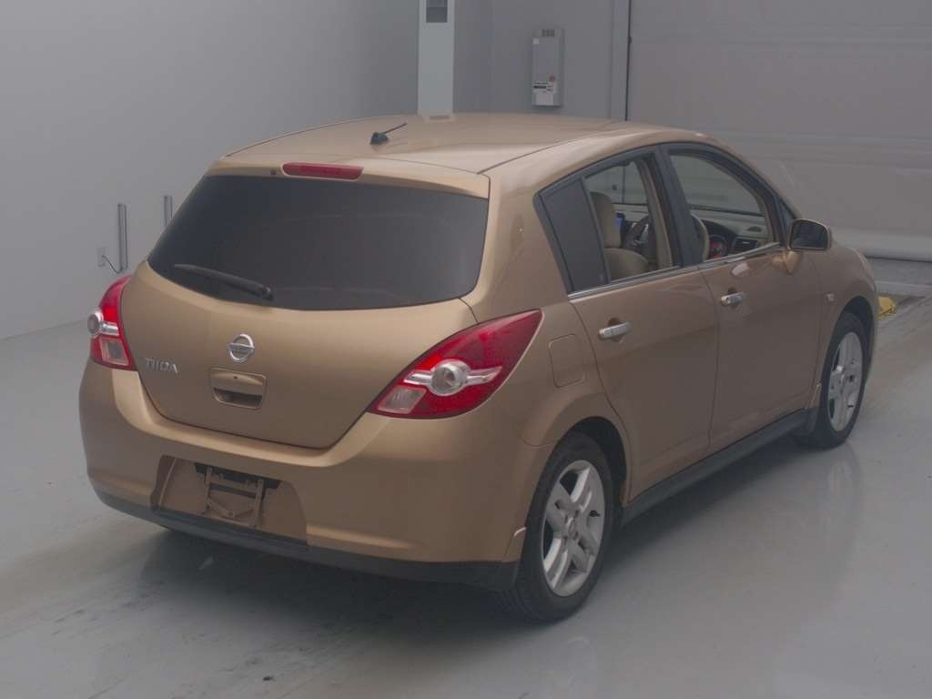 NISSAN TIIDA