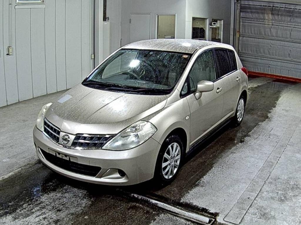 NISSAN TIIDA