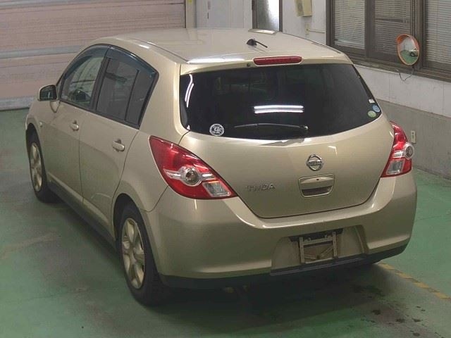 NISSAN TIIDA
