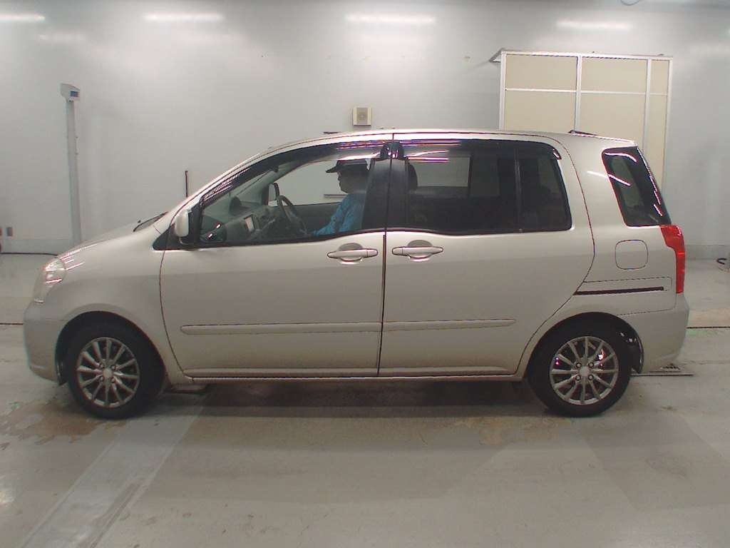 TOYOTA RAUM