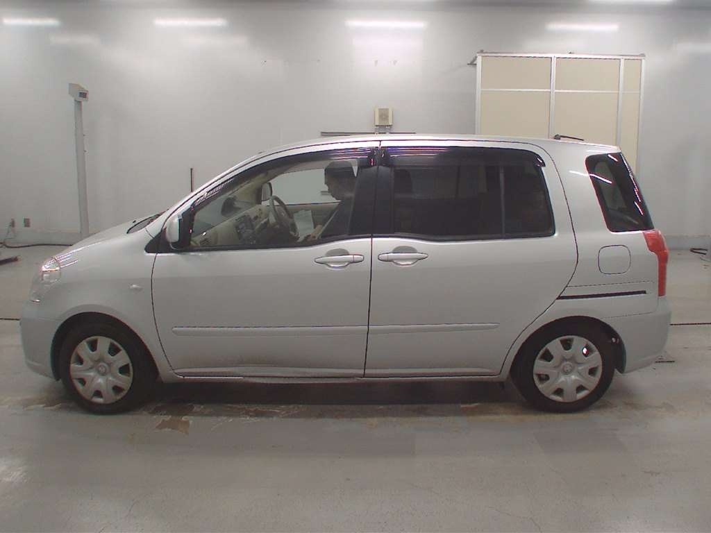 TOYOTA RAUM