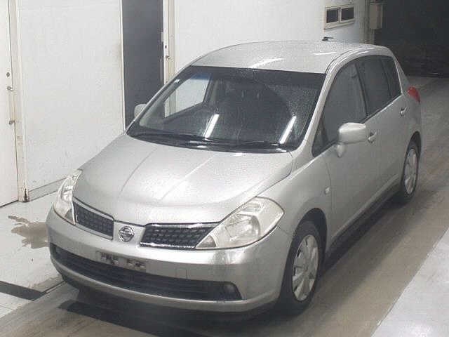 NISSAN TIIDA