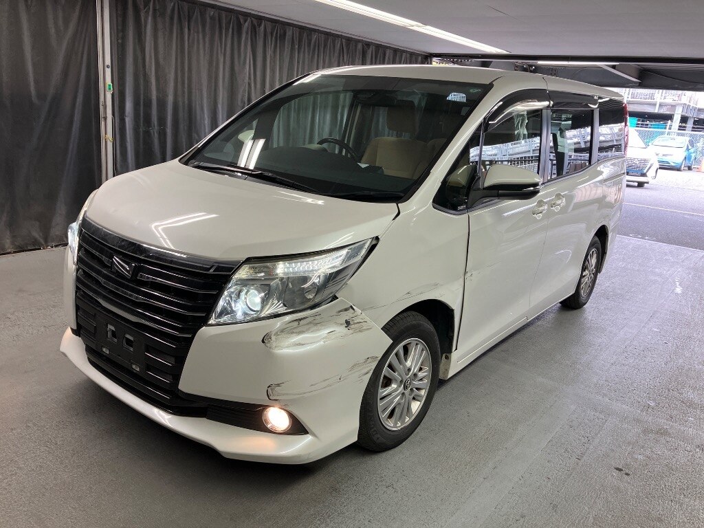 TOYOTA NOAH
