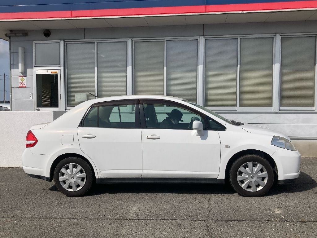 NISSAN TIIDA LATIO