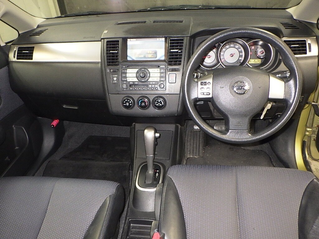 NISSAN TIIDA