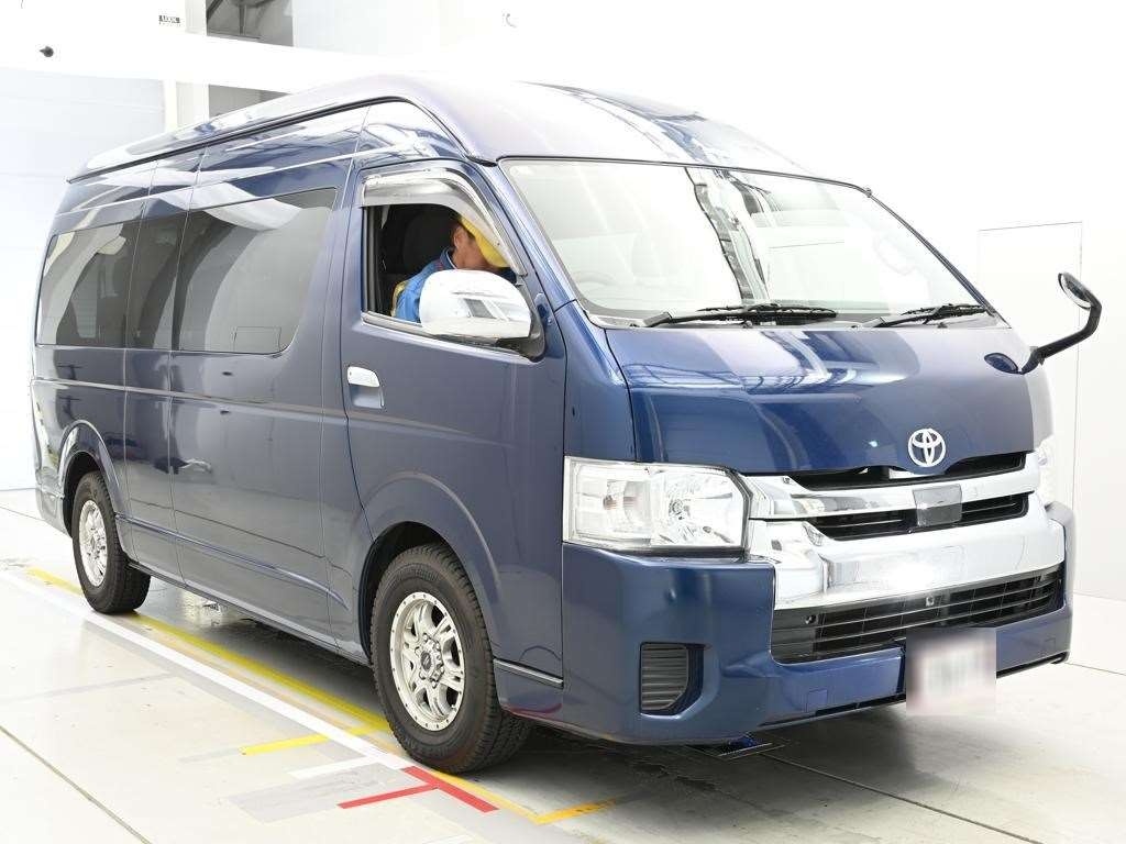 TOYOTA HIACE