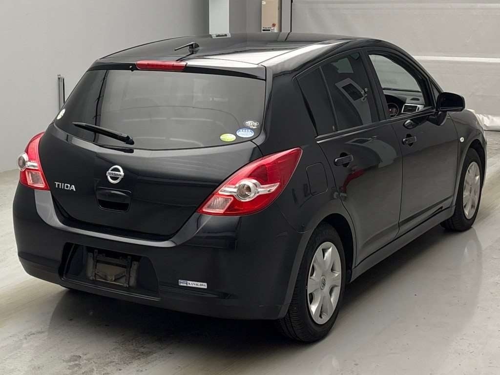 NISSAN TIIDA