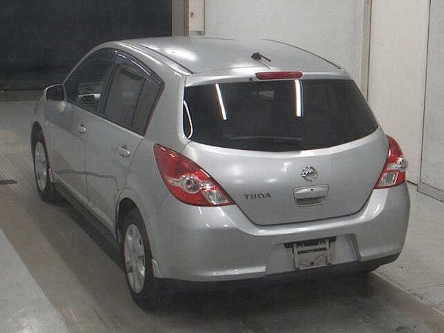 NISSAN TIIDA