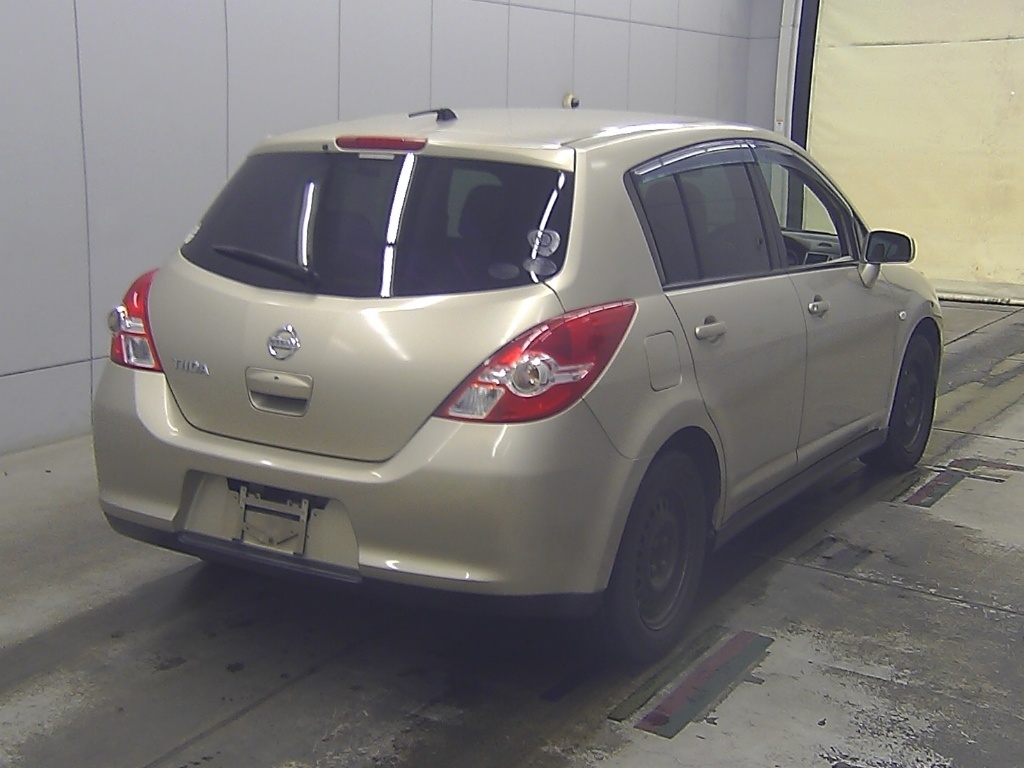 NISSAN TIIDA