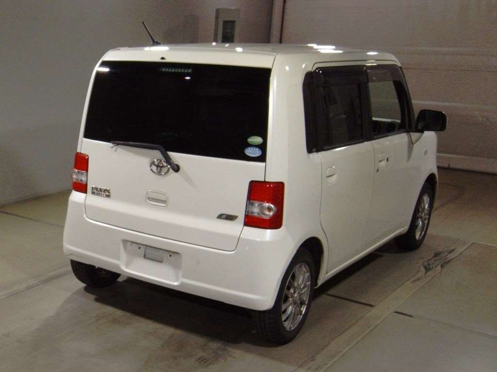 TOYOTA PIXIS SPACE