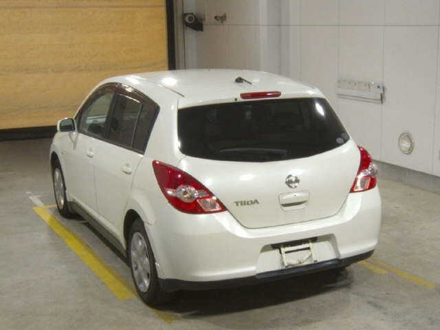 NISSAN TIIDA
