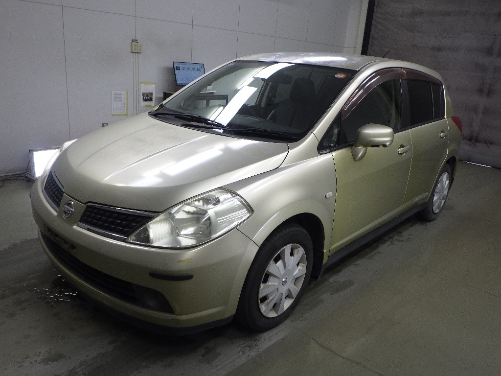 NISSAN TIIDA