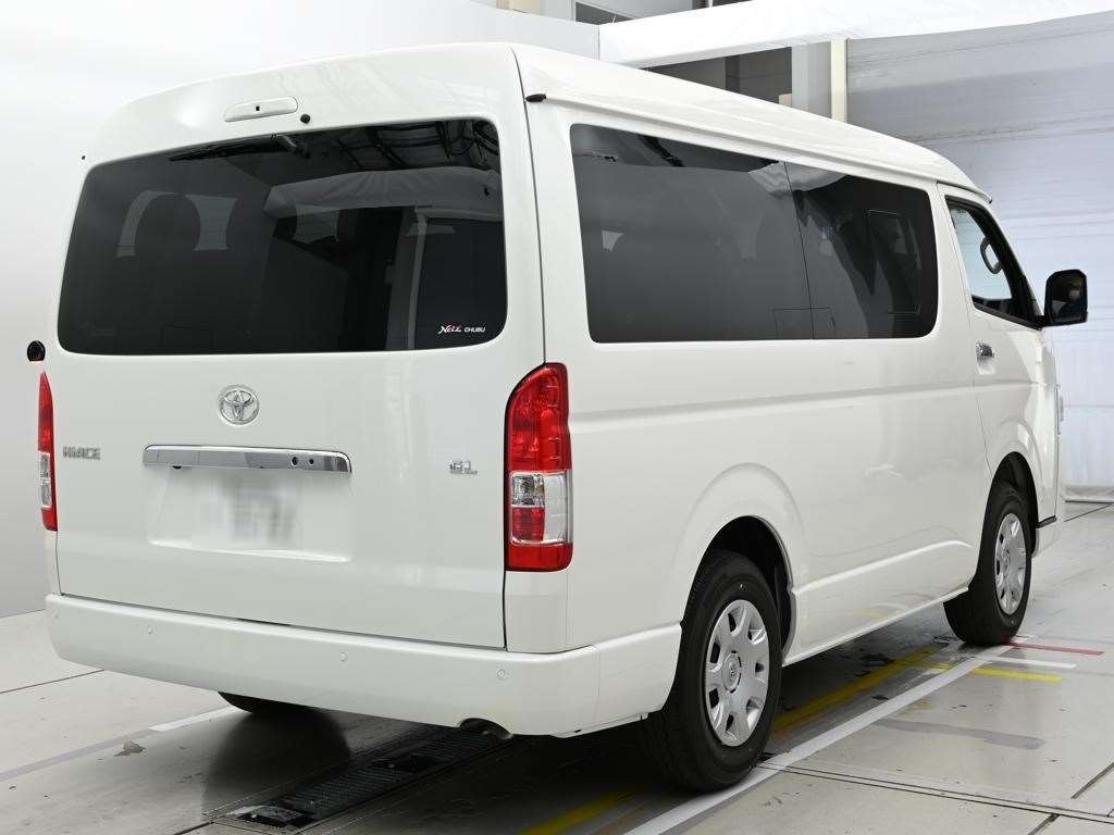 TOYOTA HIACE