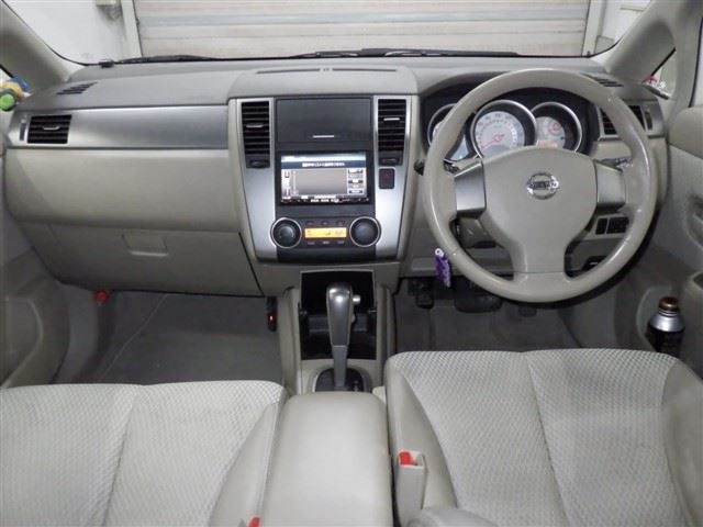 NISSAN TIIDA