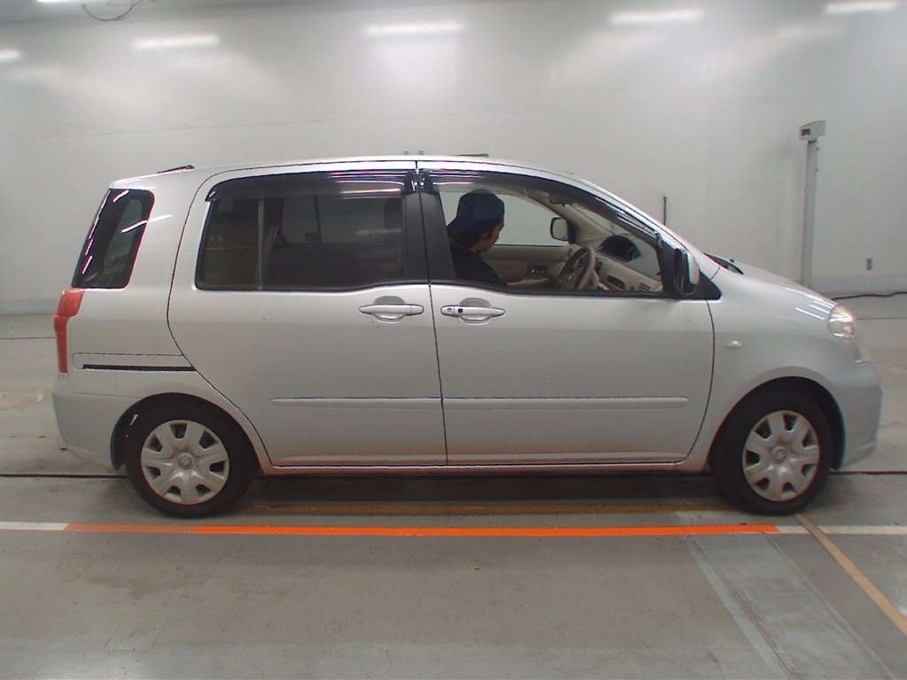 TOYOTA RAUM