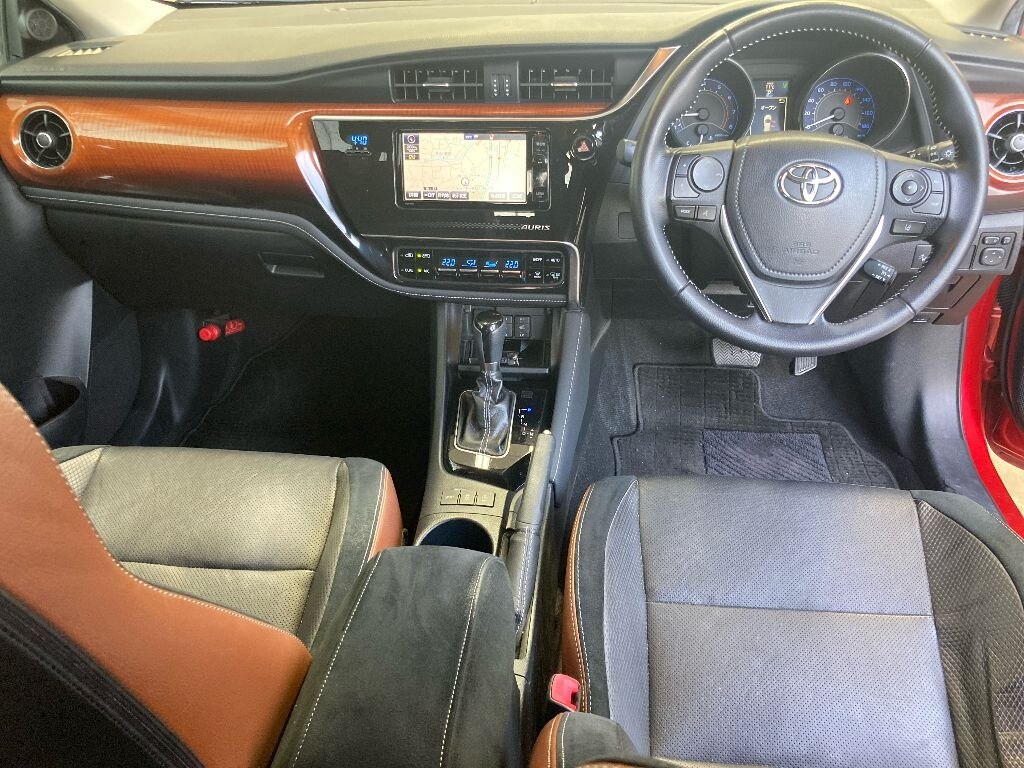 TOYOTA AURIS