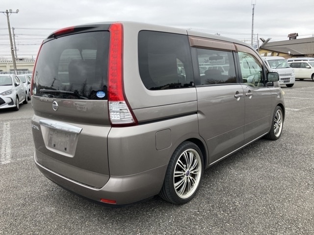 NISSAN SERENA