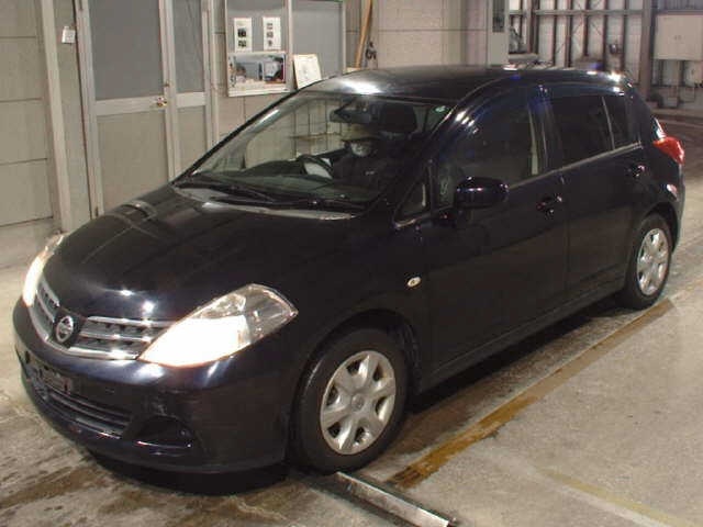 NISSAN TIIDA